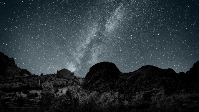 你怎么评价日本某个前空姐说：“如果我在经济舱，年薪2000万日元以下的乘客没有资格给我递名片”？